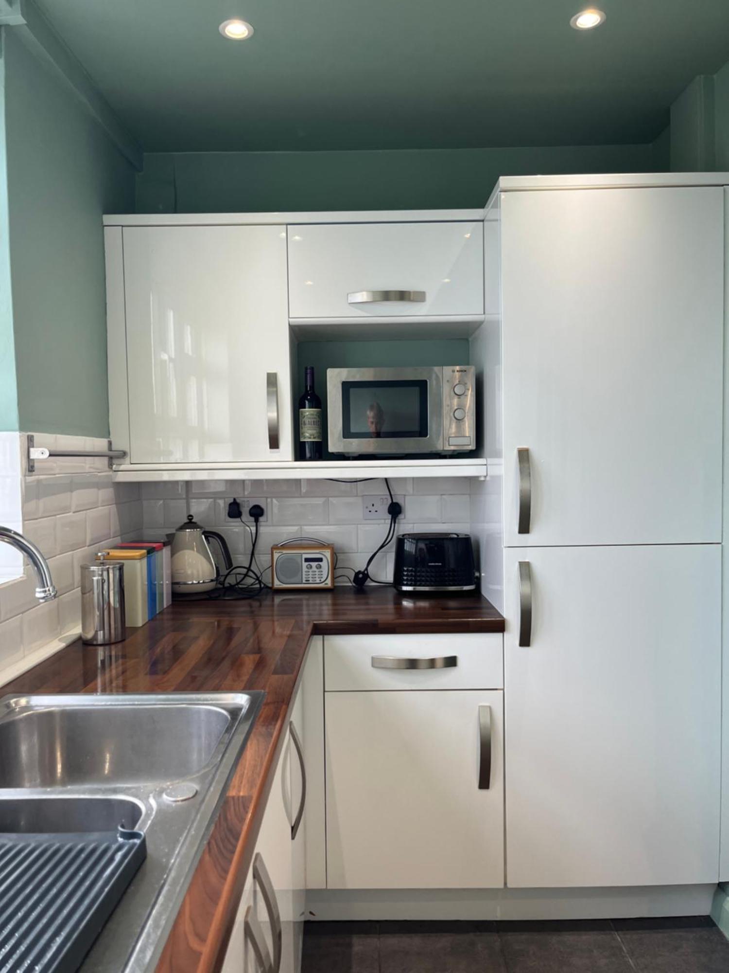 Kennington Flat With Balcony, King Size Bed And Free Parking Overlooking Park Londres