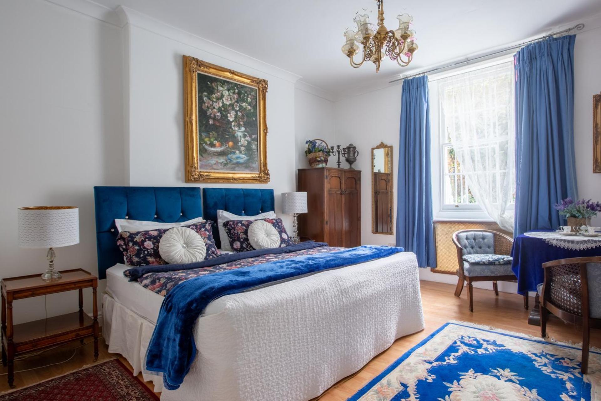 Dawson Place, Juliette's Londen