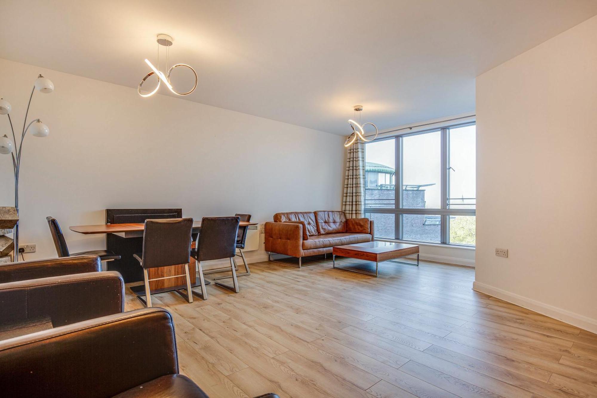 2 Bed In West Hampstead Apartment *