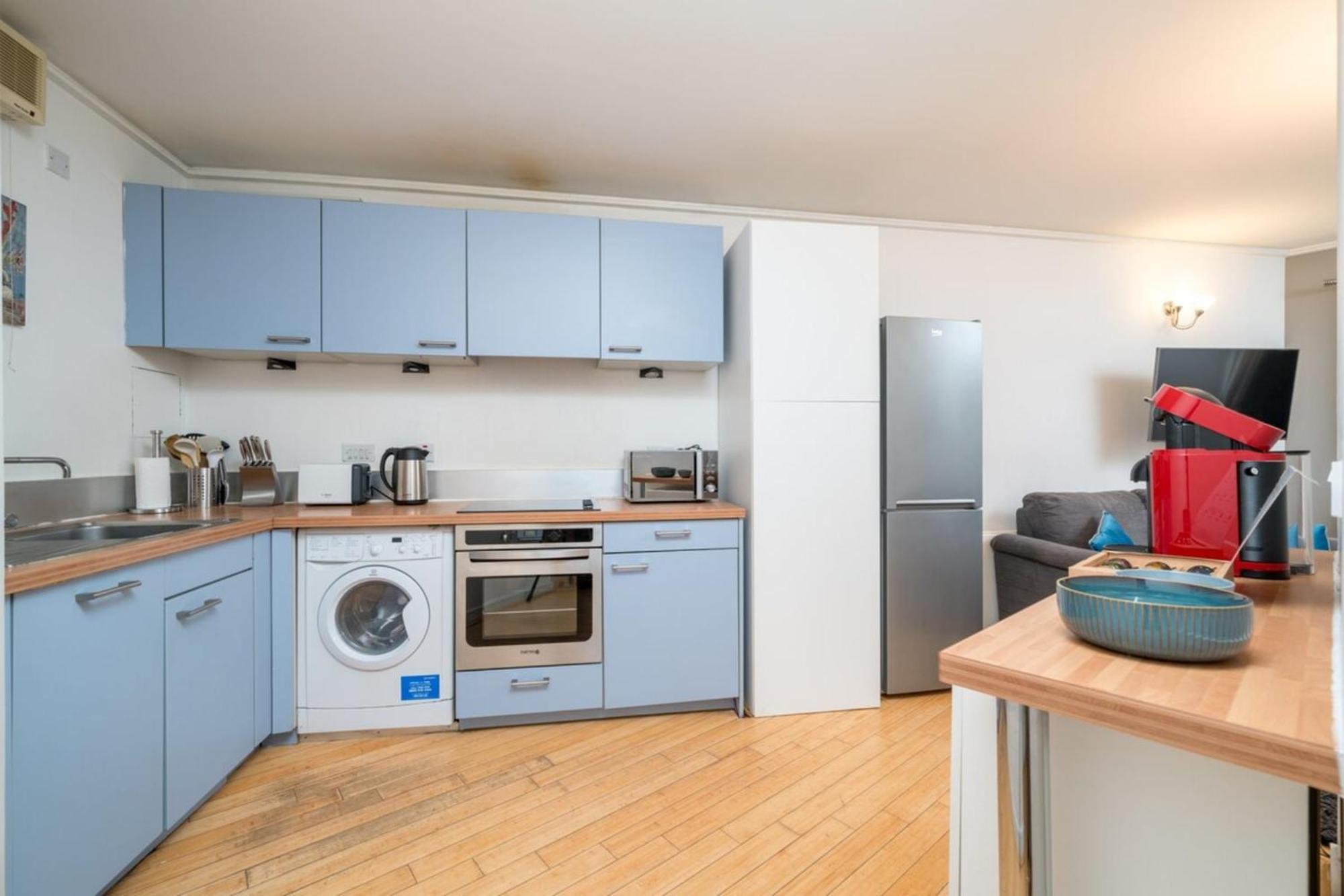 Apartment Lovely 3bd Flat, Parking, Sleeps Six Close To O2