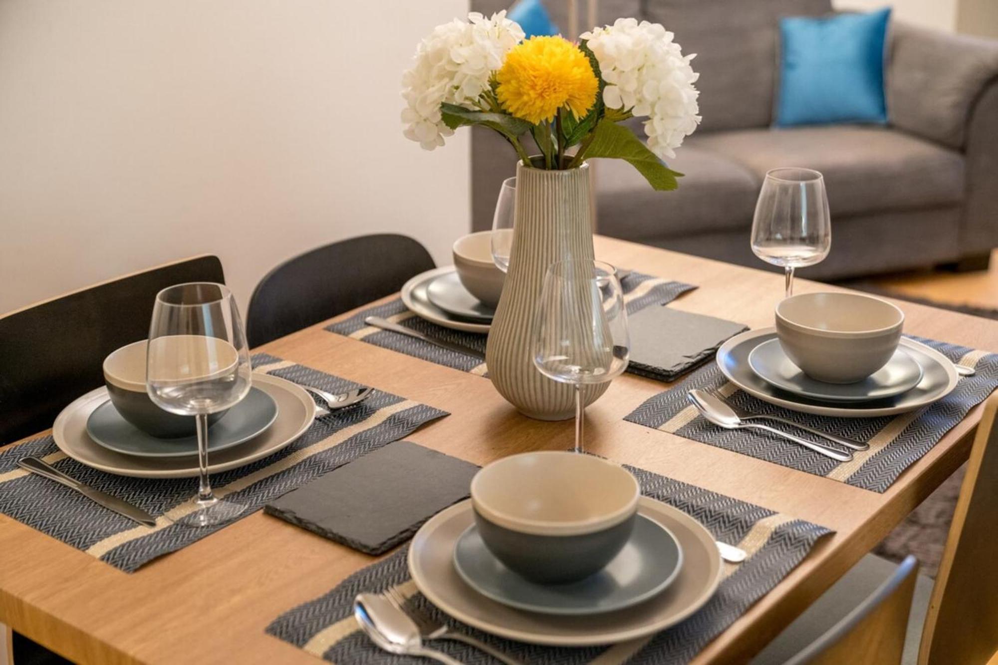Apartment Lovely 3bd Flat, Parking, Sleeps Six Close To O2 London