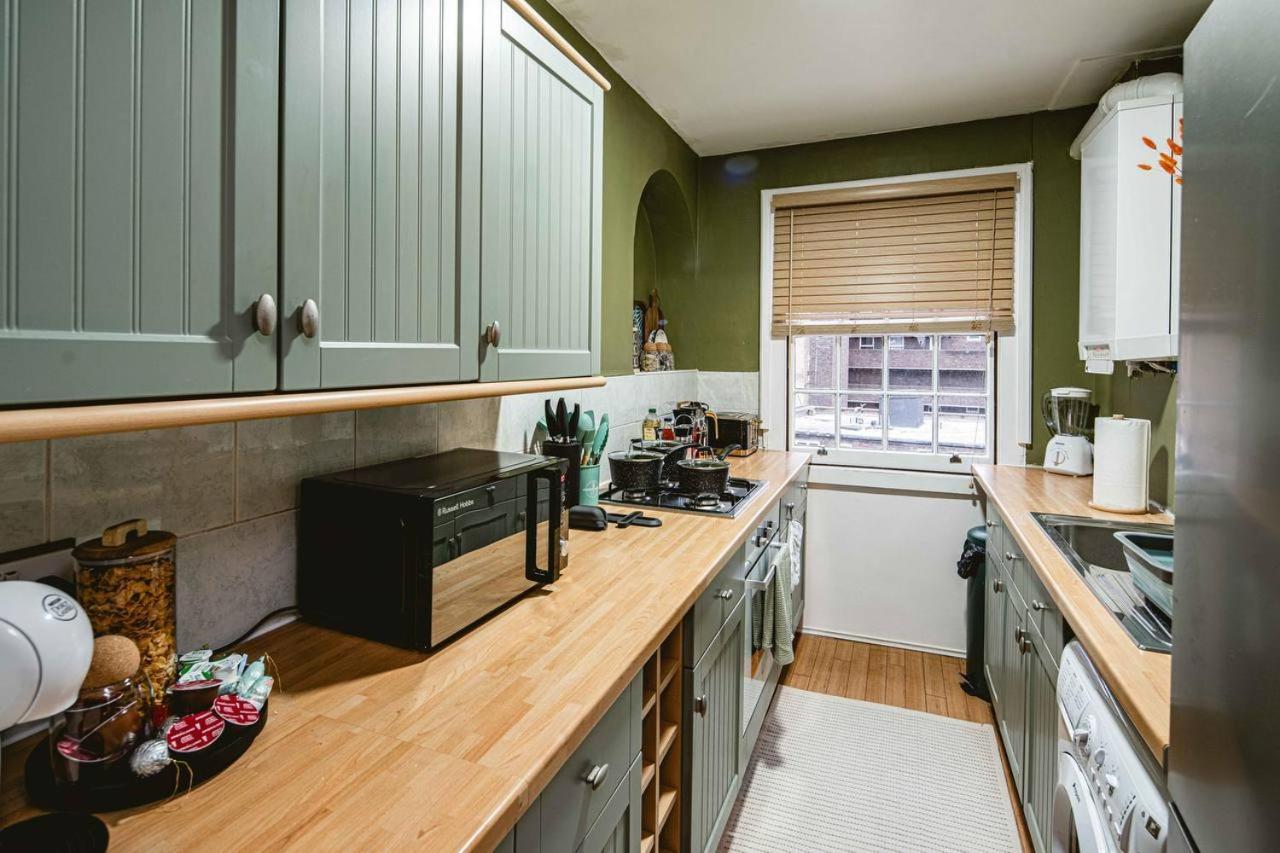 1 Bedroom, 5 Minutes Walk To Angel Station, Londen