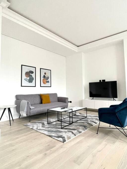 & Stylish 2 Bedroom Appartement