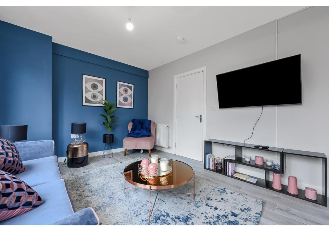 Apartamento Lovely 4 Bedroom With Outdoor Space! Londres