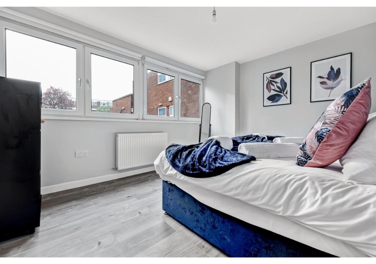 Apartamento Lovely 4 Bedroom With Outdoor Space! Londres