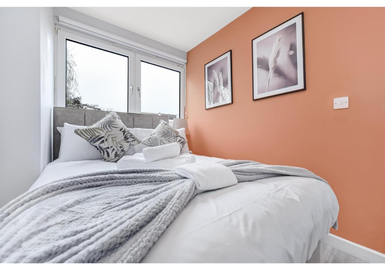 Apartamento Lovely 4 Bedroom With Outdoor Space!