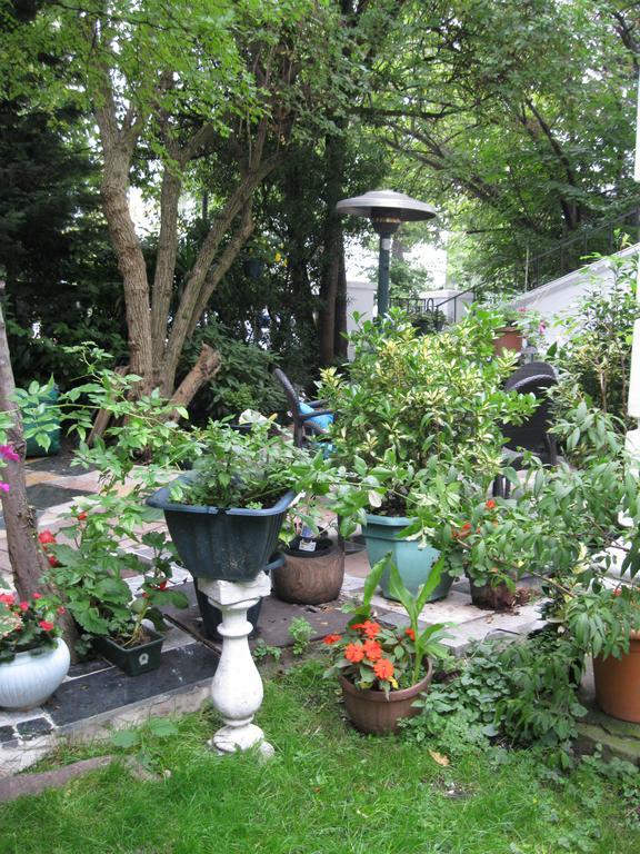 Dawson Place, Juliette's Londen
