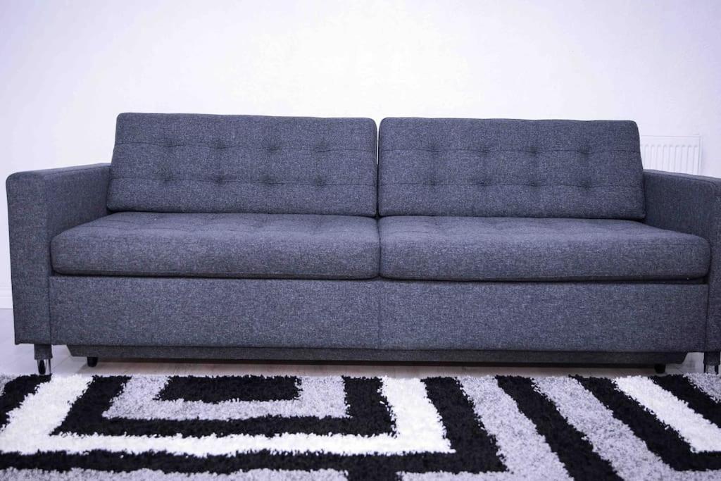 Two Bedroom Unit Apartment *