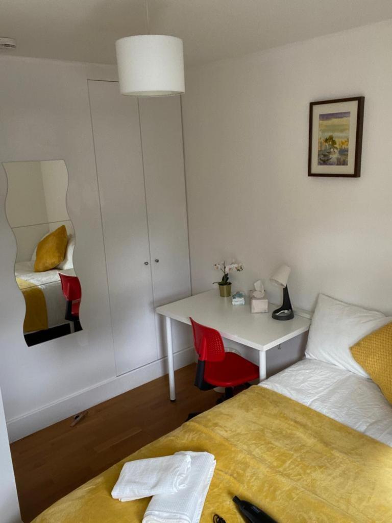 Private In Euston, * Londres