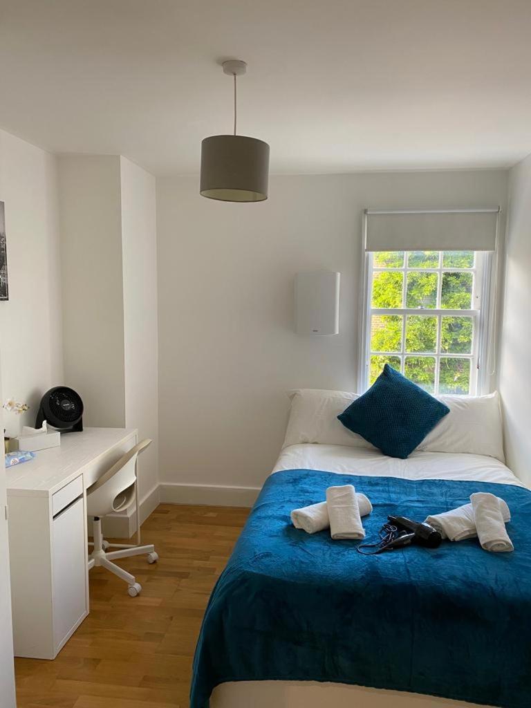 Private In Euston, *