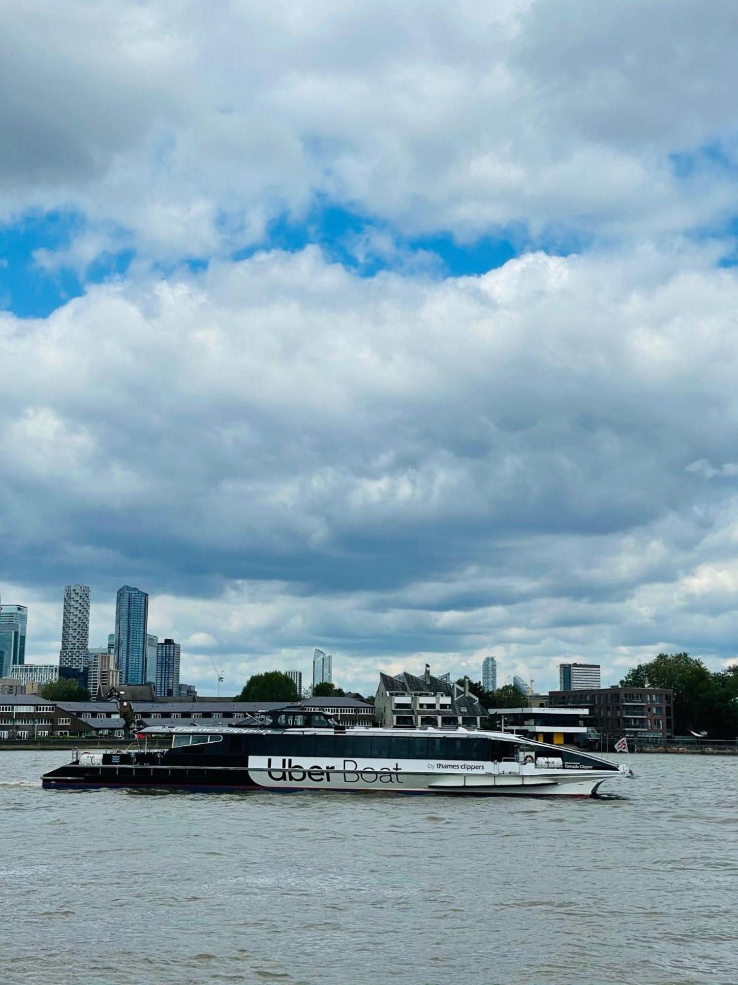 Greenwich With A River View & Balcony Near The 02 Arena & North Greenwich With Free Wifi & Fast Links Into Apartamento