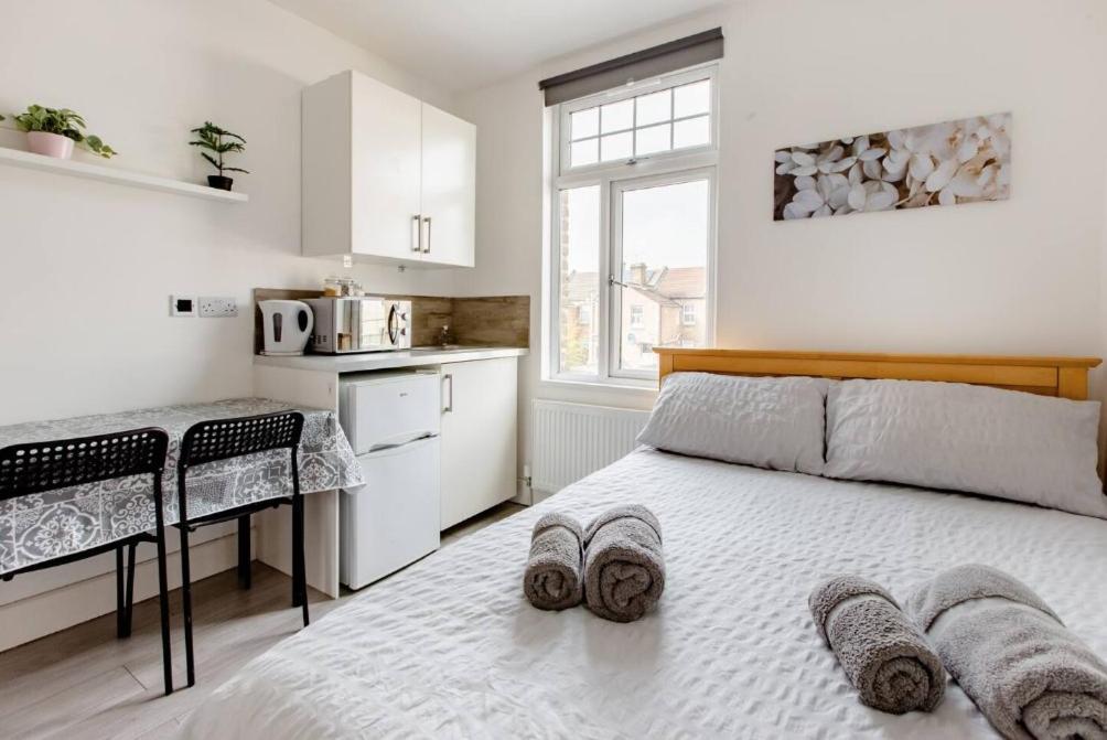 Habitación en casa particular Double Edmonton Green, N9 *