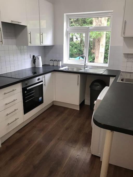 Spacious Kosher Flat In Golders Appartement *