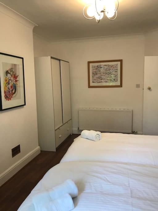 Spacious Kosher Flat In Golders
