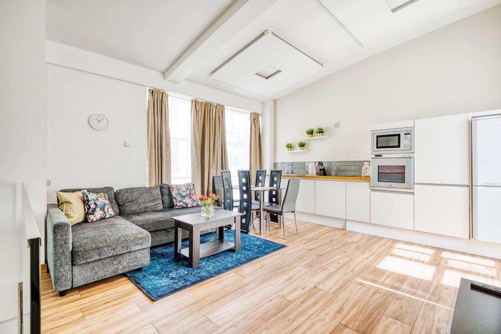 2 Bedroom Flat Edgware Road Apartamento
