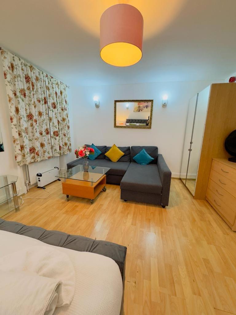 Apartamento Bright Budget Studio In Central *