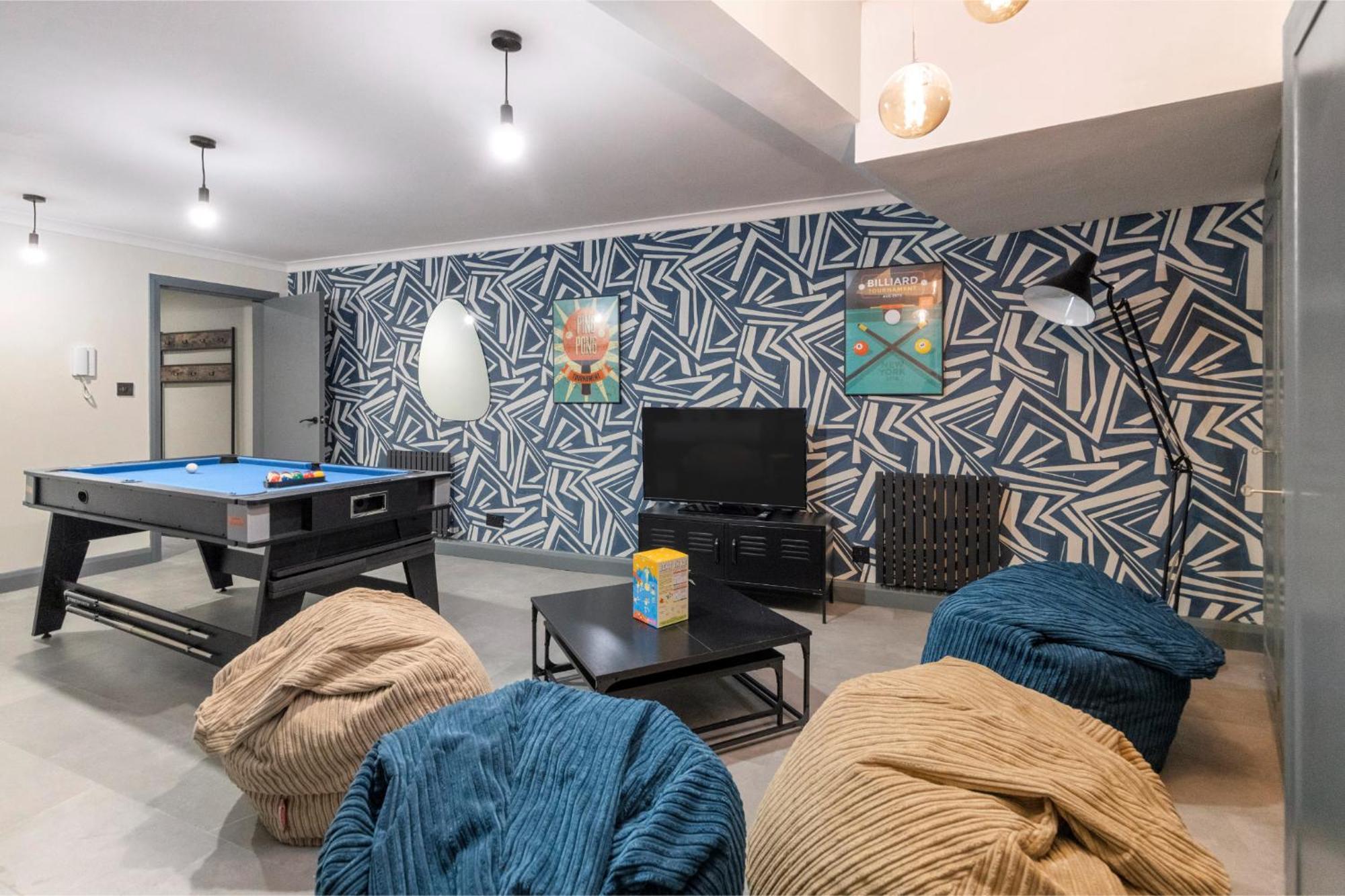 Modern & Funky 3-br Duplex With Games & Sauna *