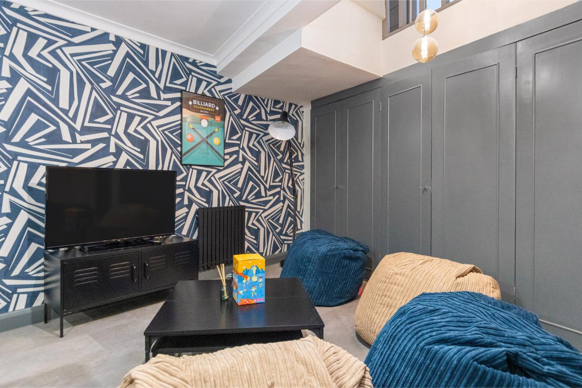 Modern & Funky 3-br Duplex With Games & Sauna London