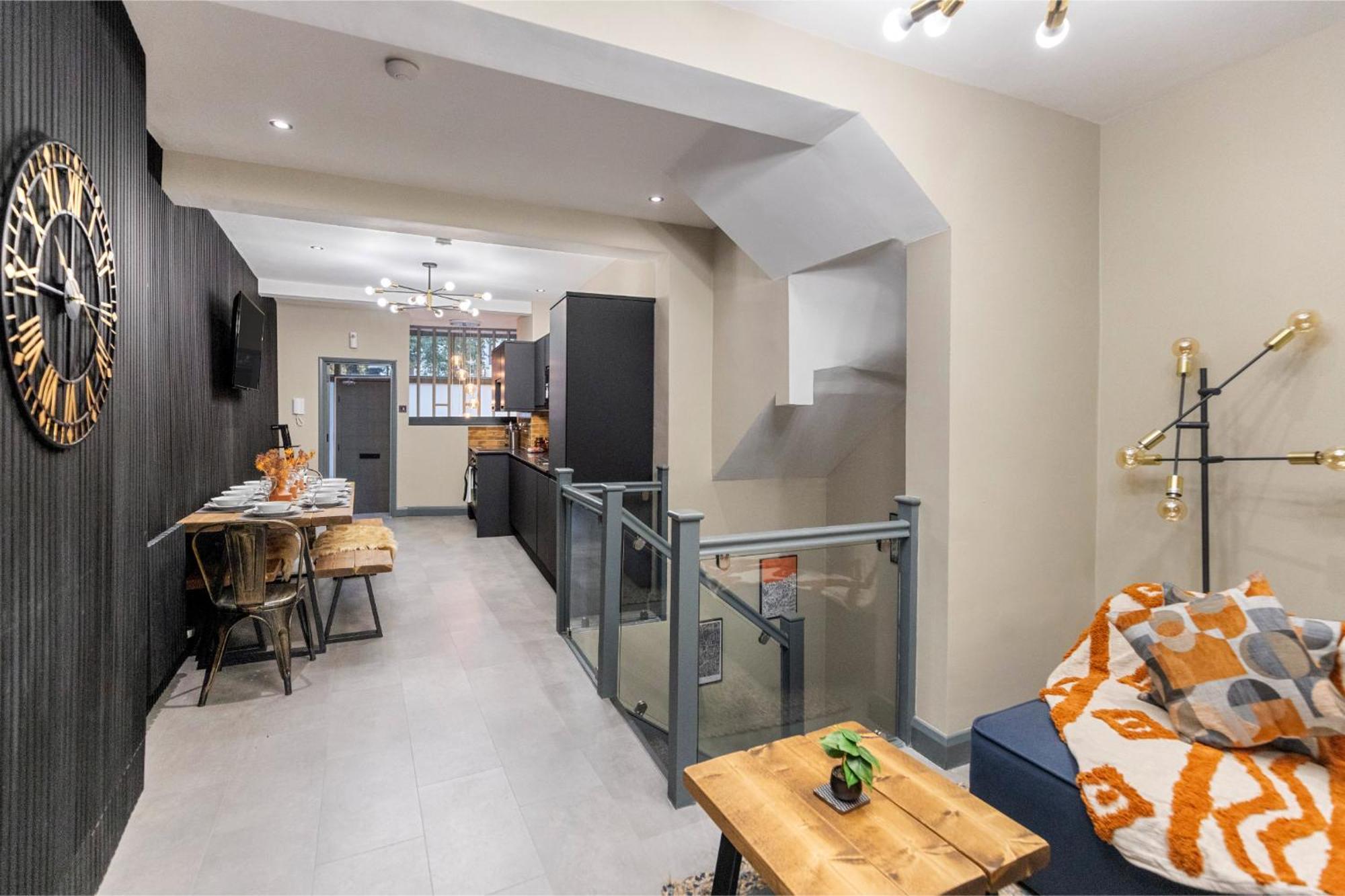Modern & Funky 3-br Duplex With Games & Sauna
