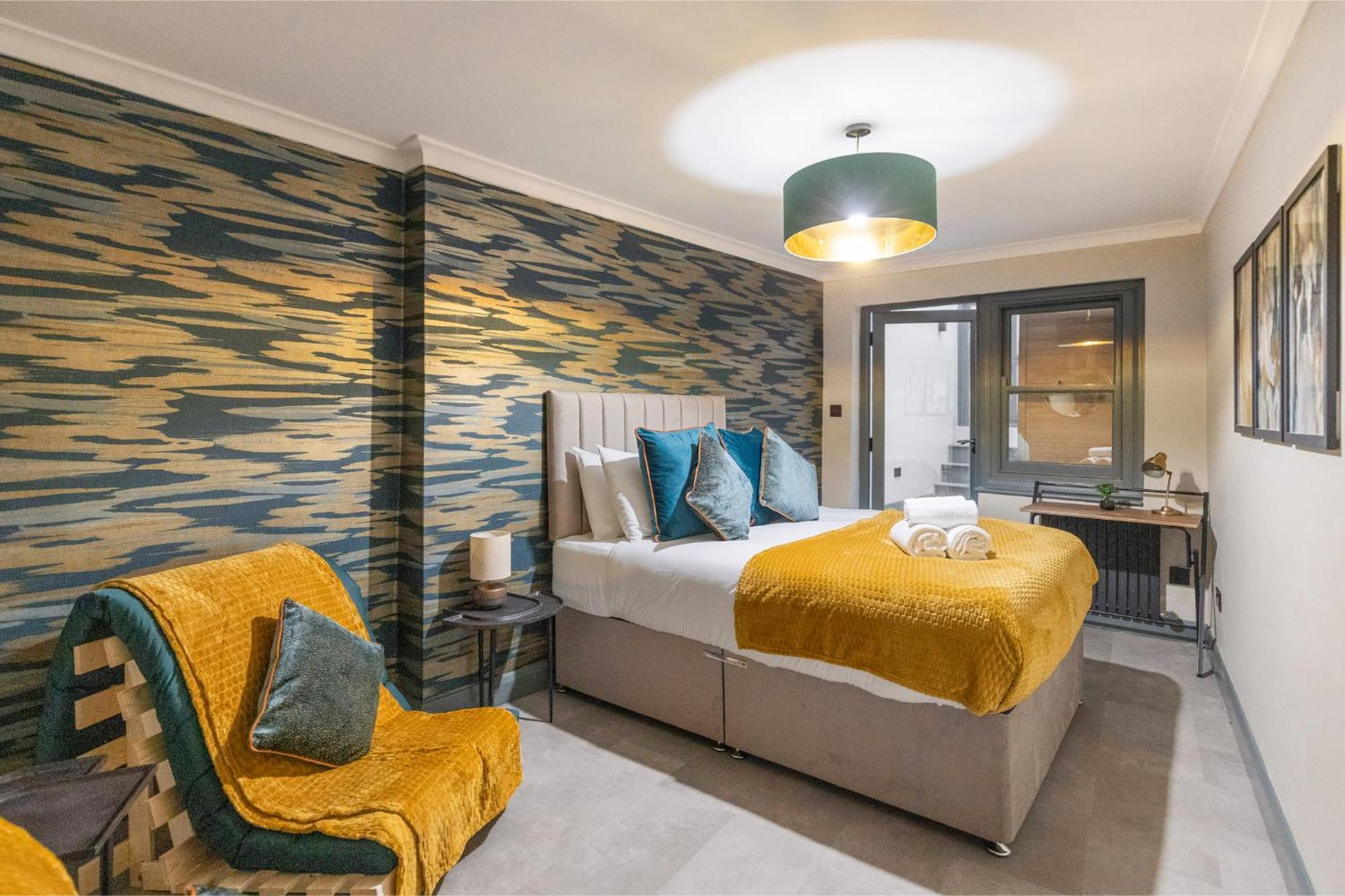 Modern & Funky 3-br Duplex With Games & Sauna Apartment