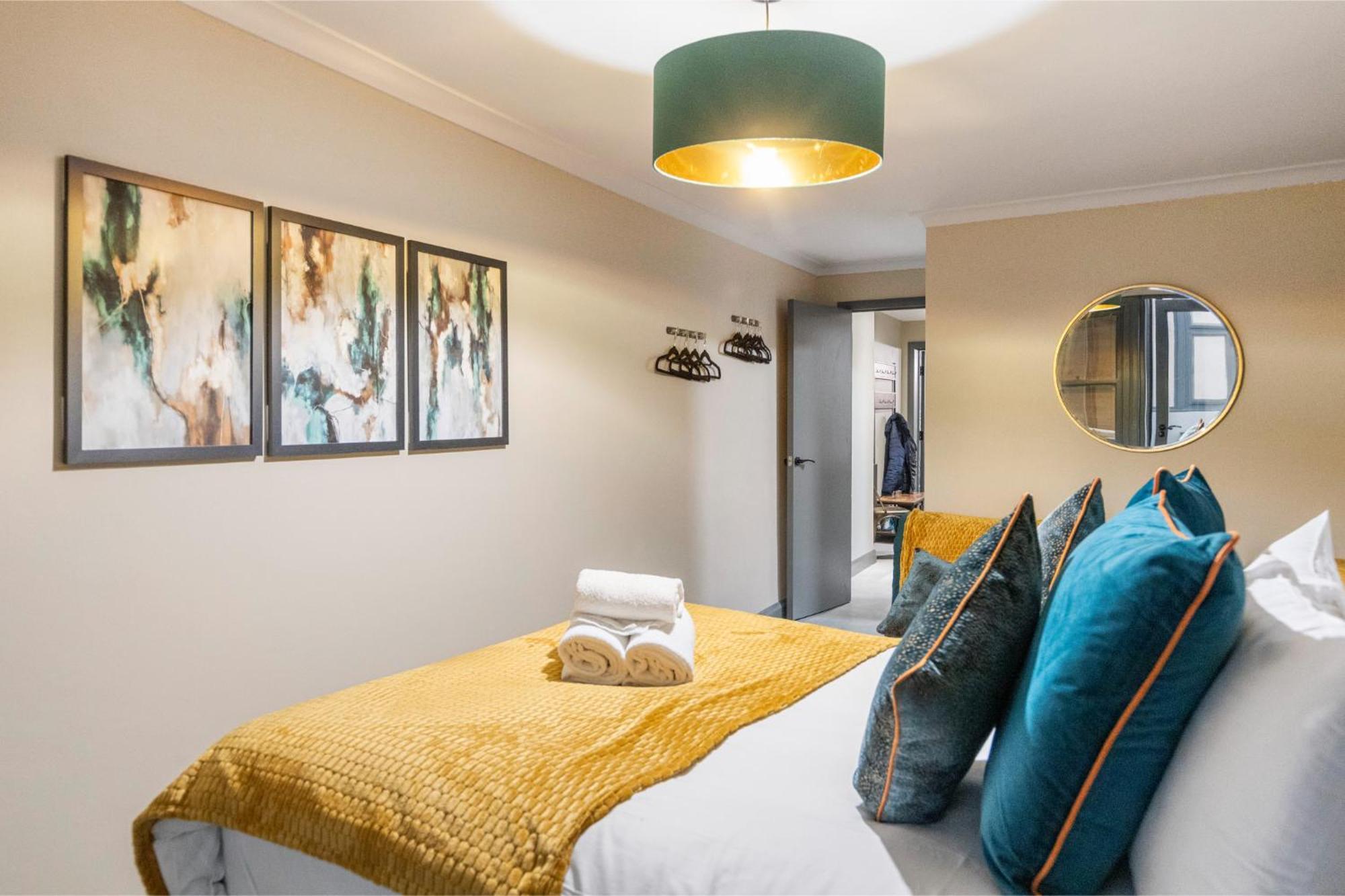 Modern & Funky 3-br Duplex With Games & Sauna