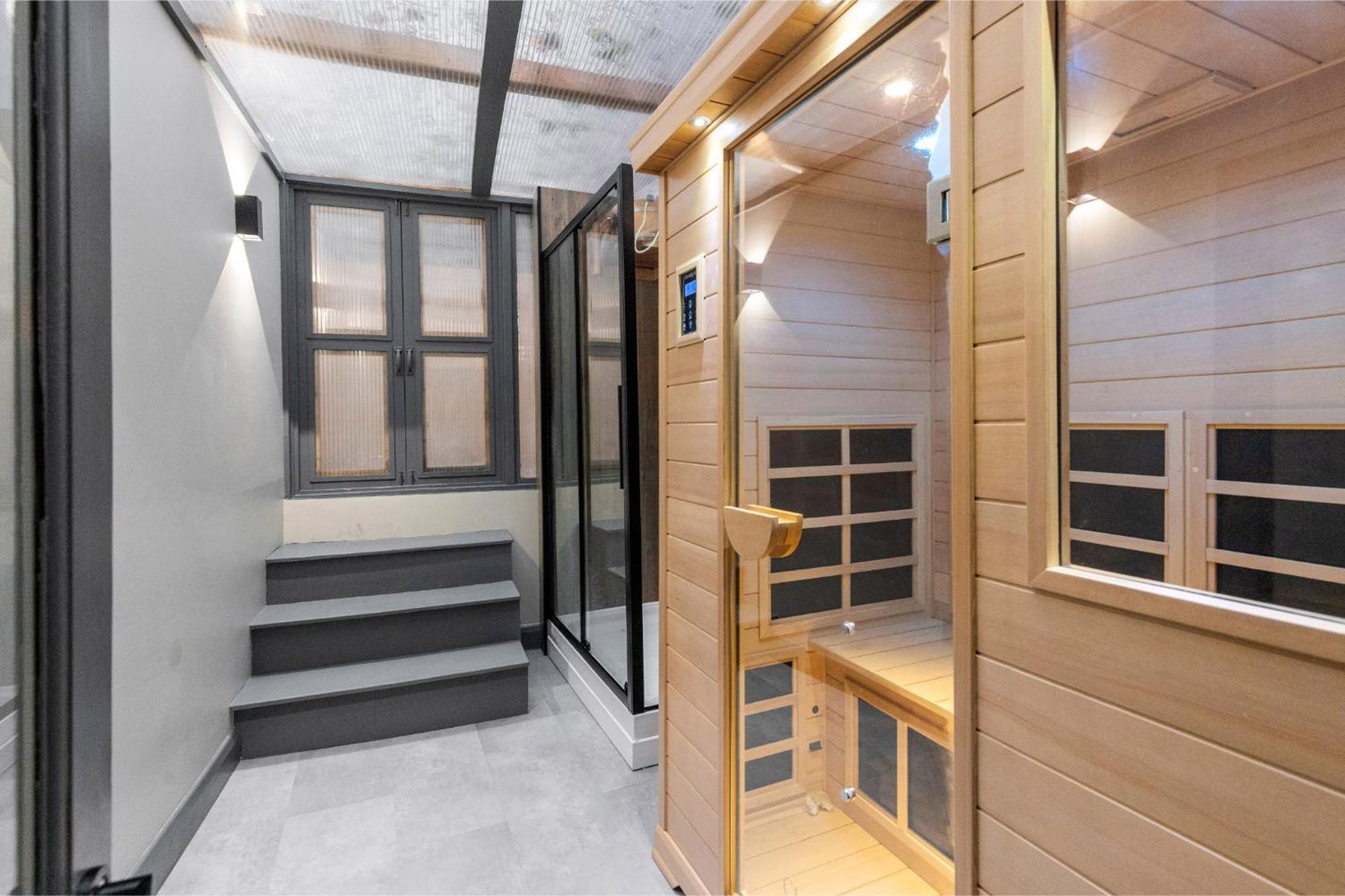 Modern & Funky 3-br Duplex With Games & Sauna Apartment London