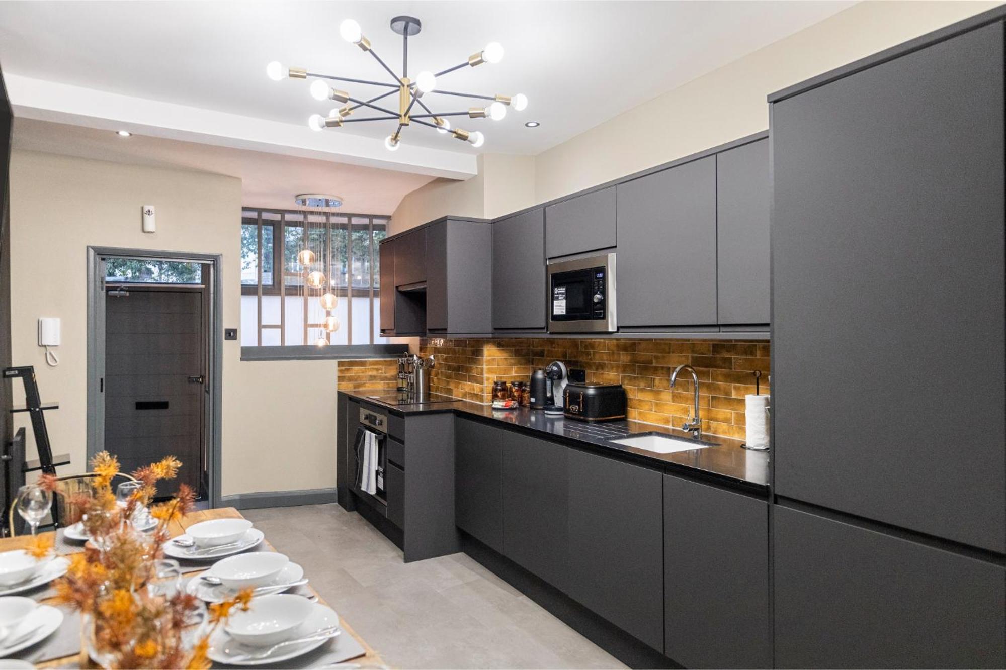 Modern & Funky 3-br Duplex With Games & Sauna Apartment *