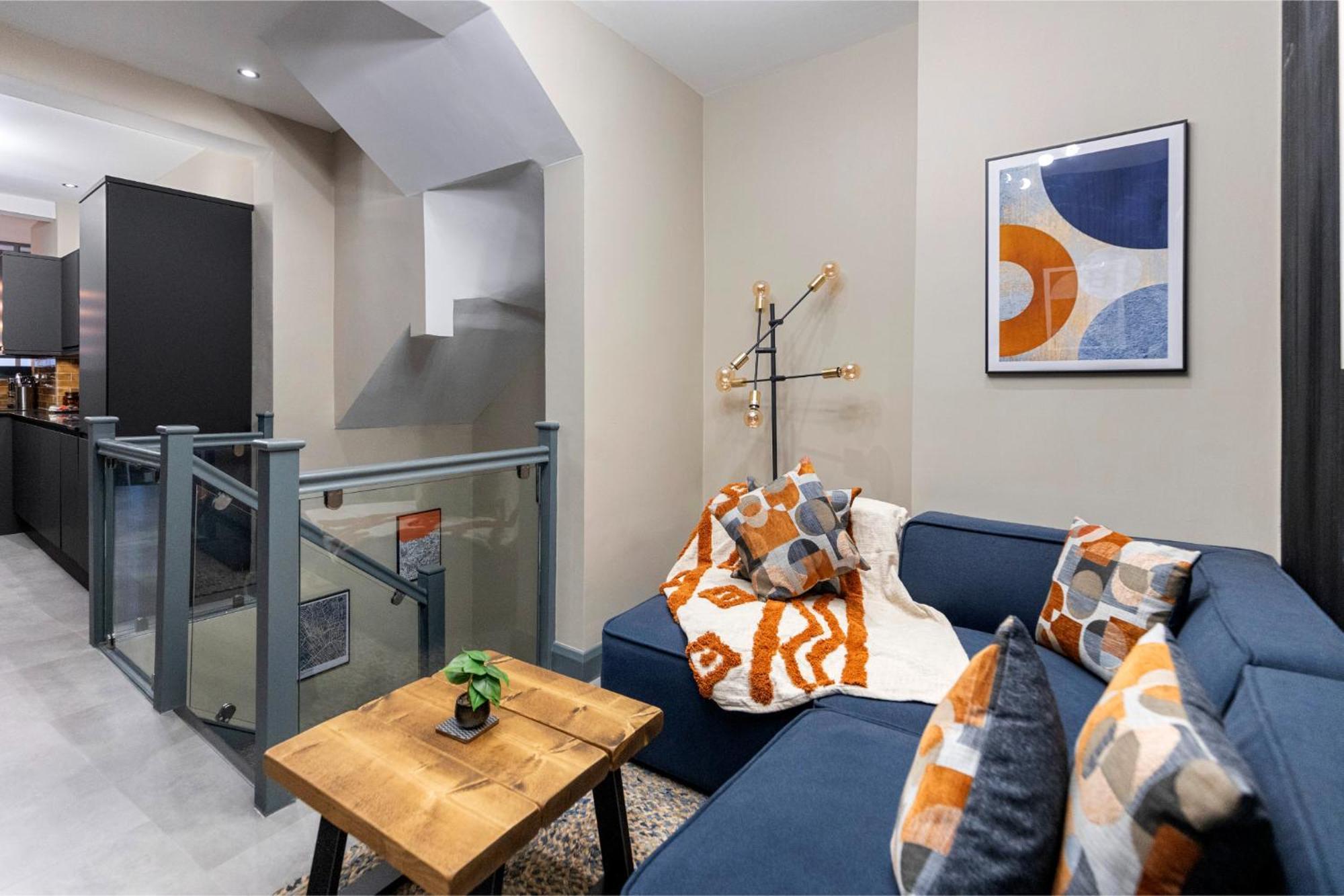 Modern & Funky 3-br Duplex With Games & Sauna London