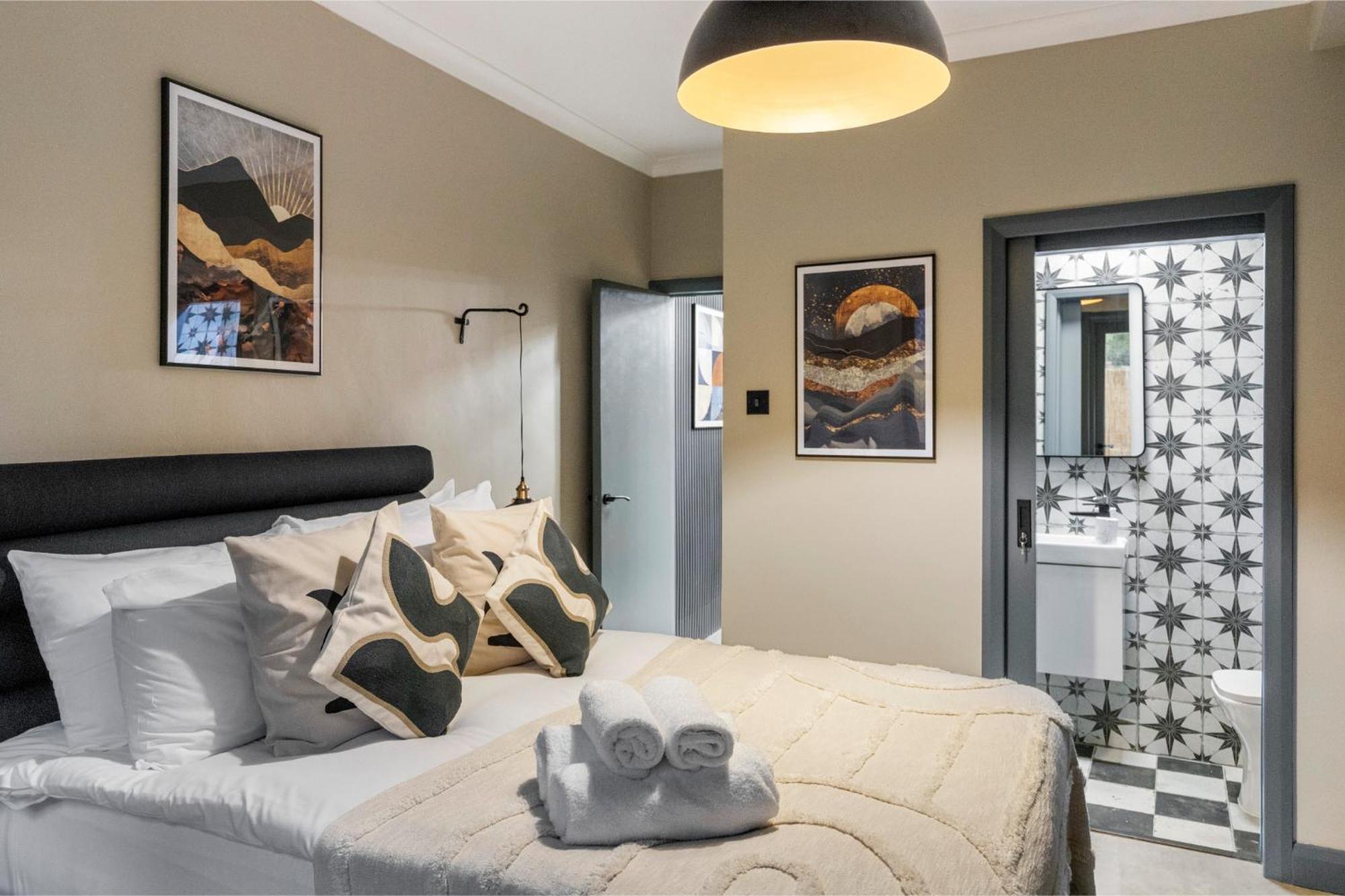 Modern & Funky 3-br Duplex With Games & Sauna Apartment London