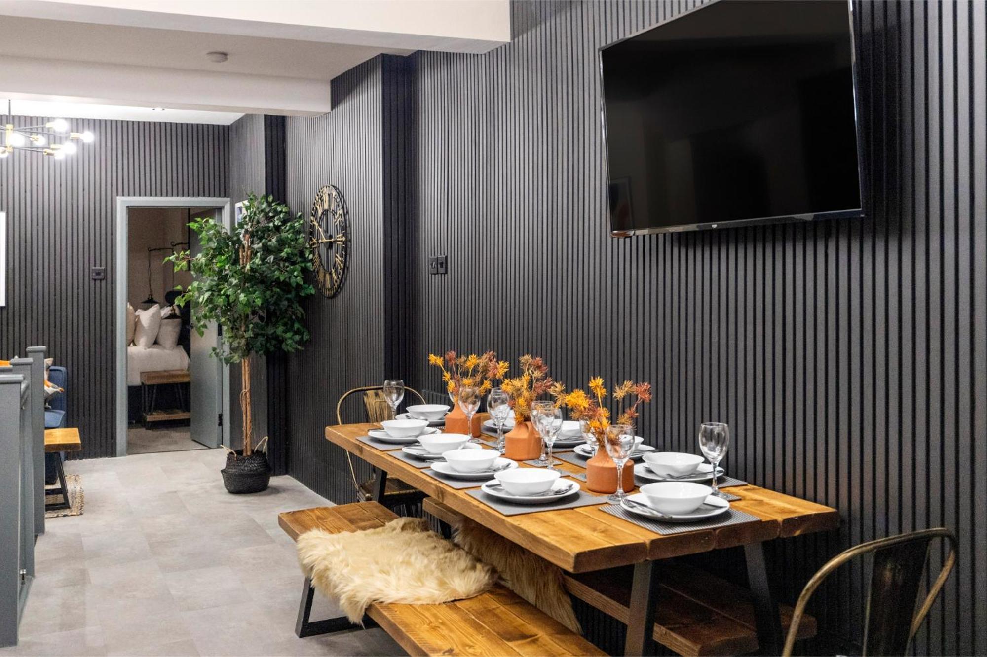 Modern & Funky 3-br Duplex With Games & Sauna Apartment *