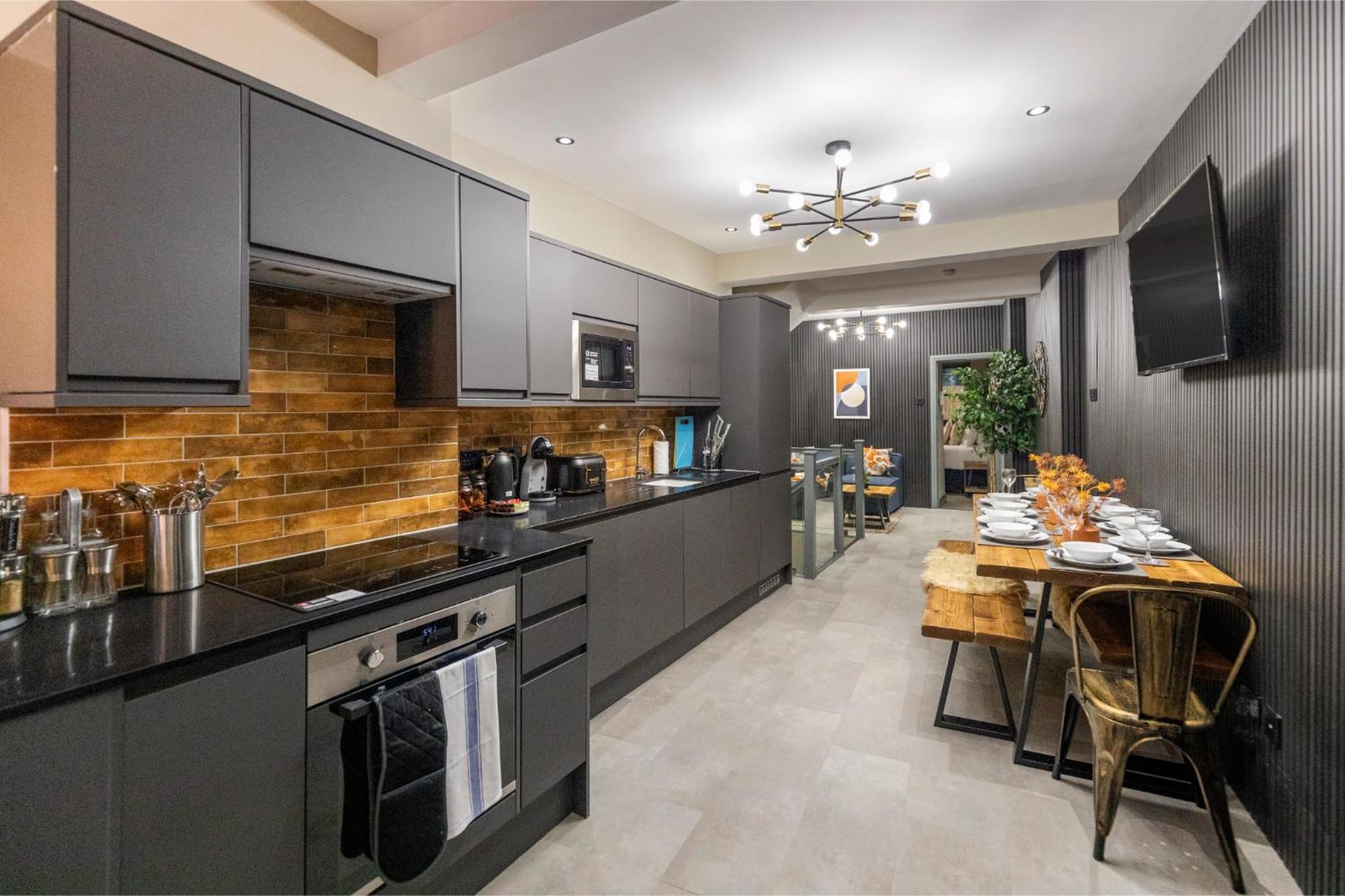 Modern & Funky 3-br Duplex With Games & Sauna *
