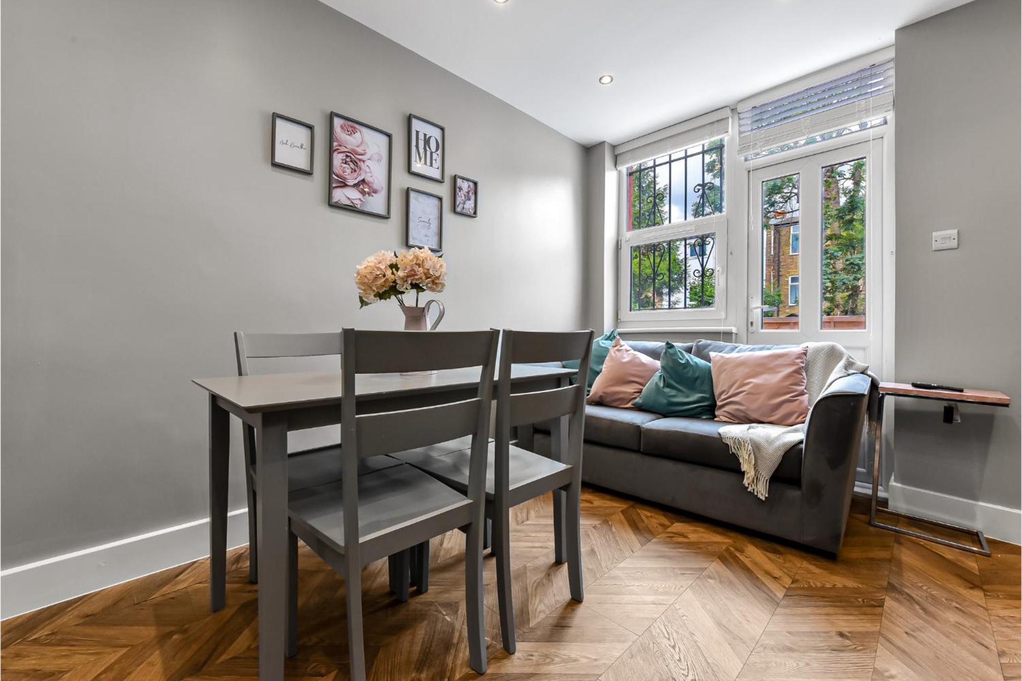 Apartment Lovely 2 Bedroom With Grill London