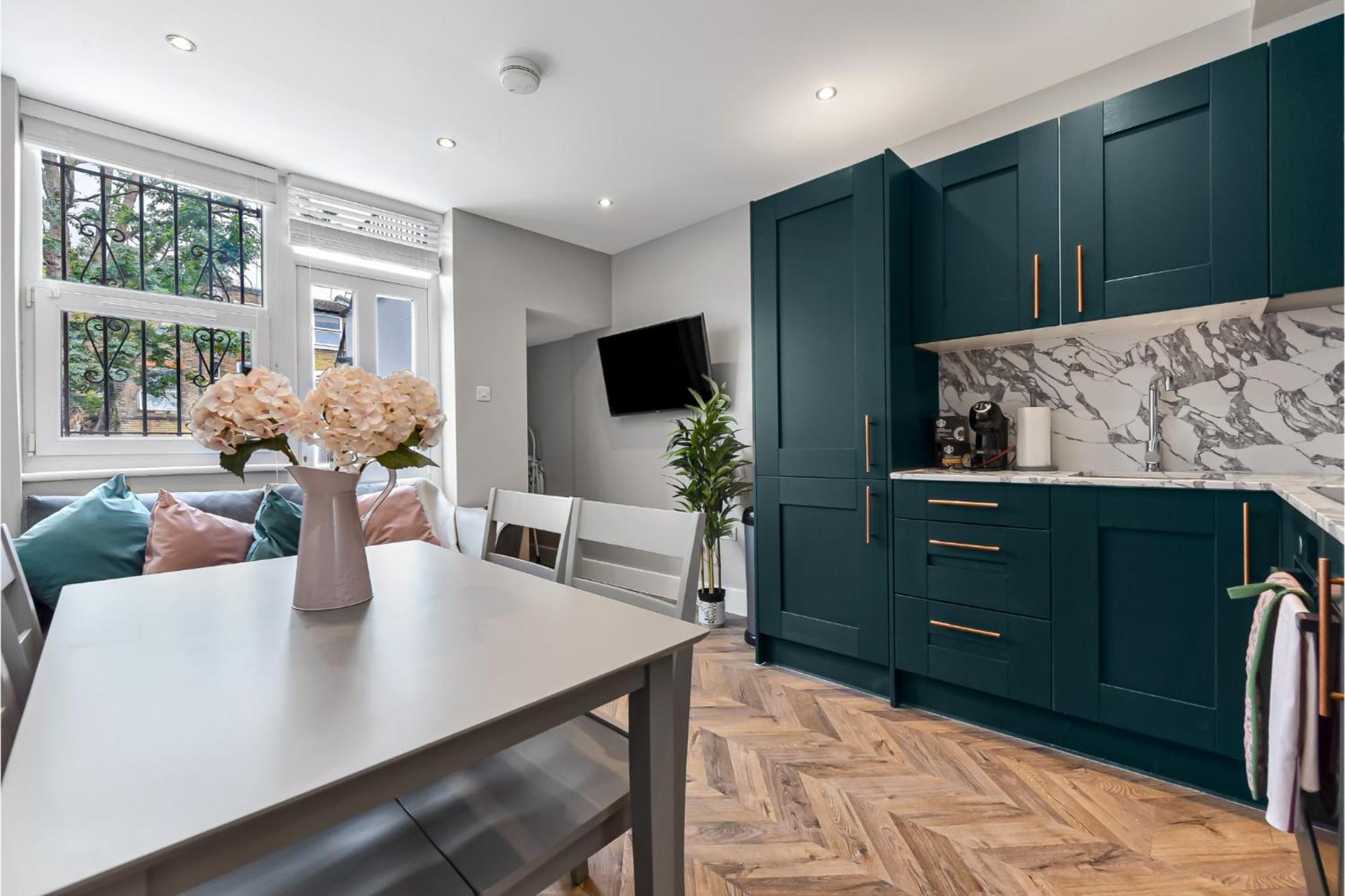 Lovely 2 Bedroom With Grill Apartment London