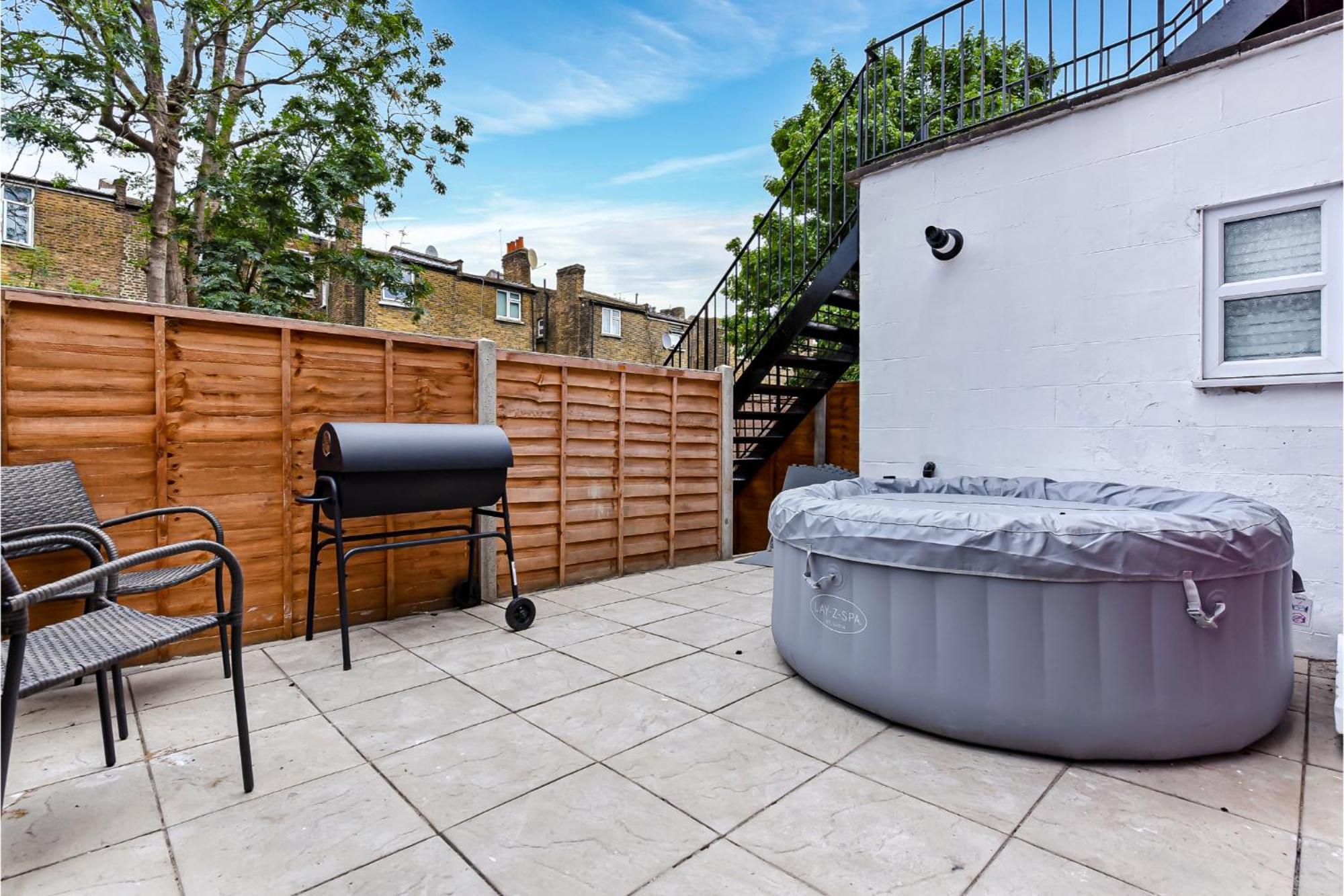 Apartment Lovely 2 Bedroom With Grill London