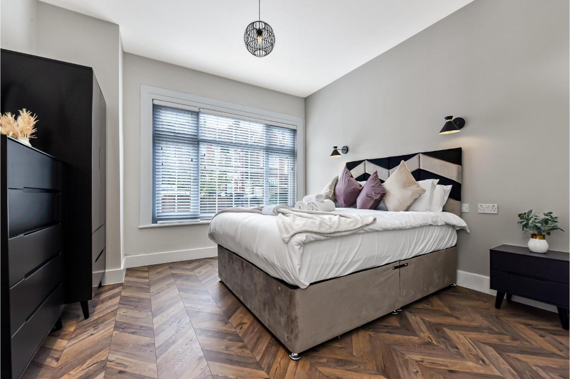 Lovely 2 Bedroom With Grill * London
