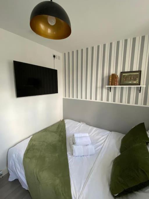 One Bedroom Putney Village Flat Londres