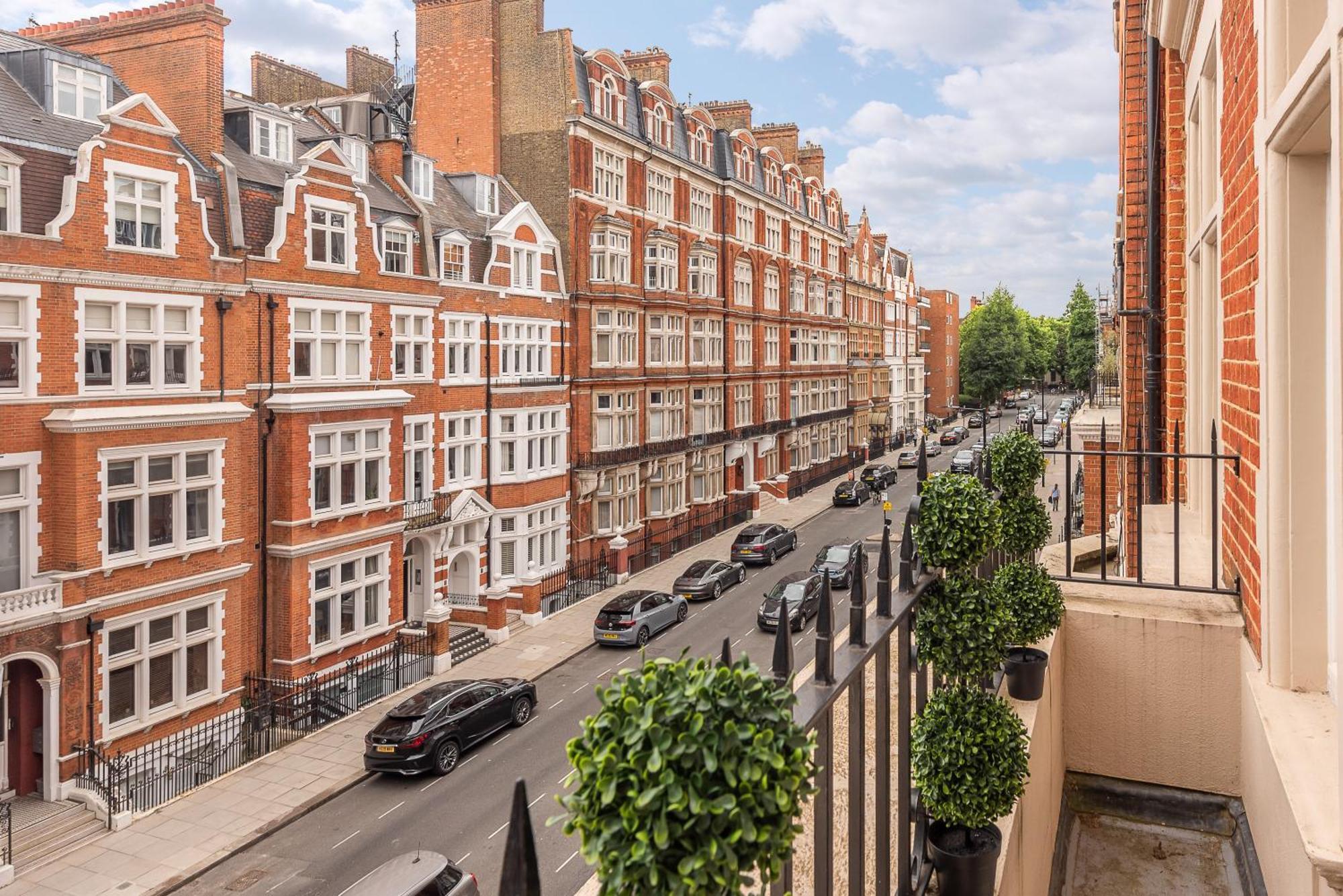 Moments From Hyde Park & Notting Hill With Free Luggage Storage And Washing Machine