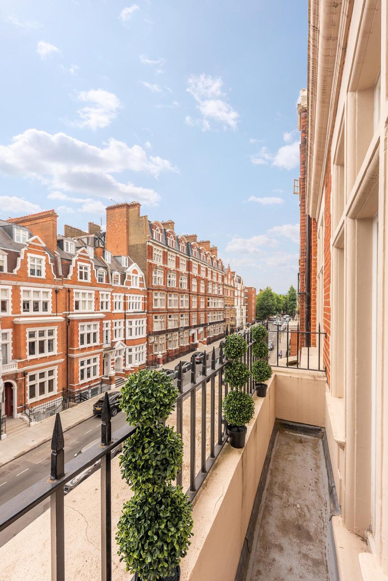 Moments From Hyde Park & Notting Hill With Free Luggage Storage And Washing Machine Appartement Londres