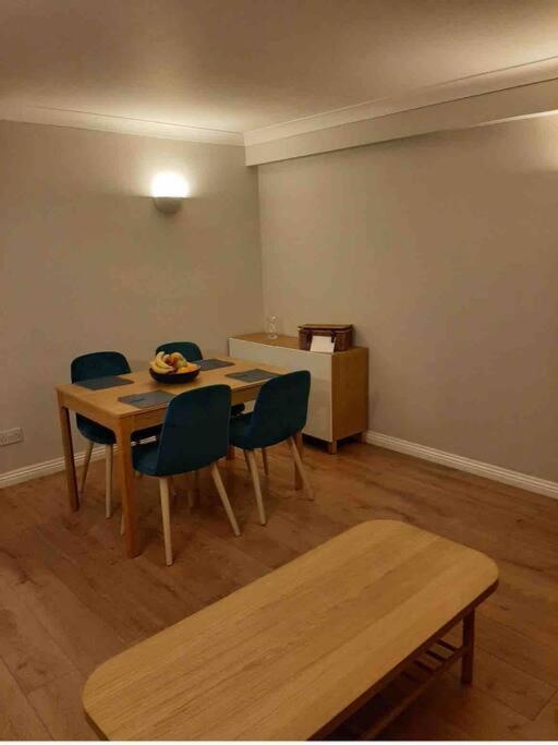 Modern Two Bed Flat In Canada Water Close To Transport Apartment London