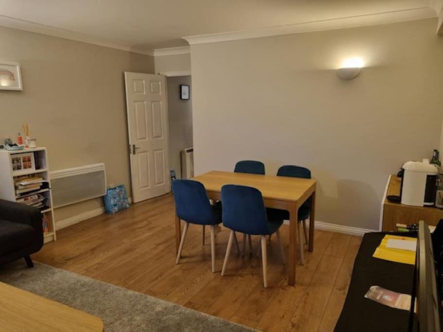Modern Two Bed Flat In Canada Water Close To Transport *