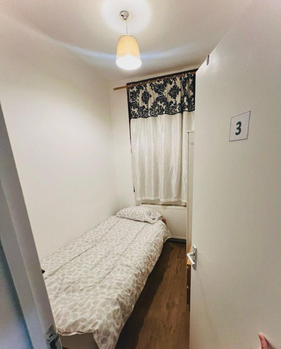 Private Single For Single Person R 03 * Londres