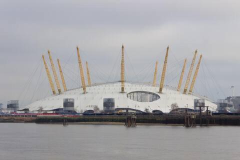 Ensuite In Royal Victoria Excel O2 Arena Guest house *