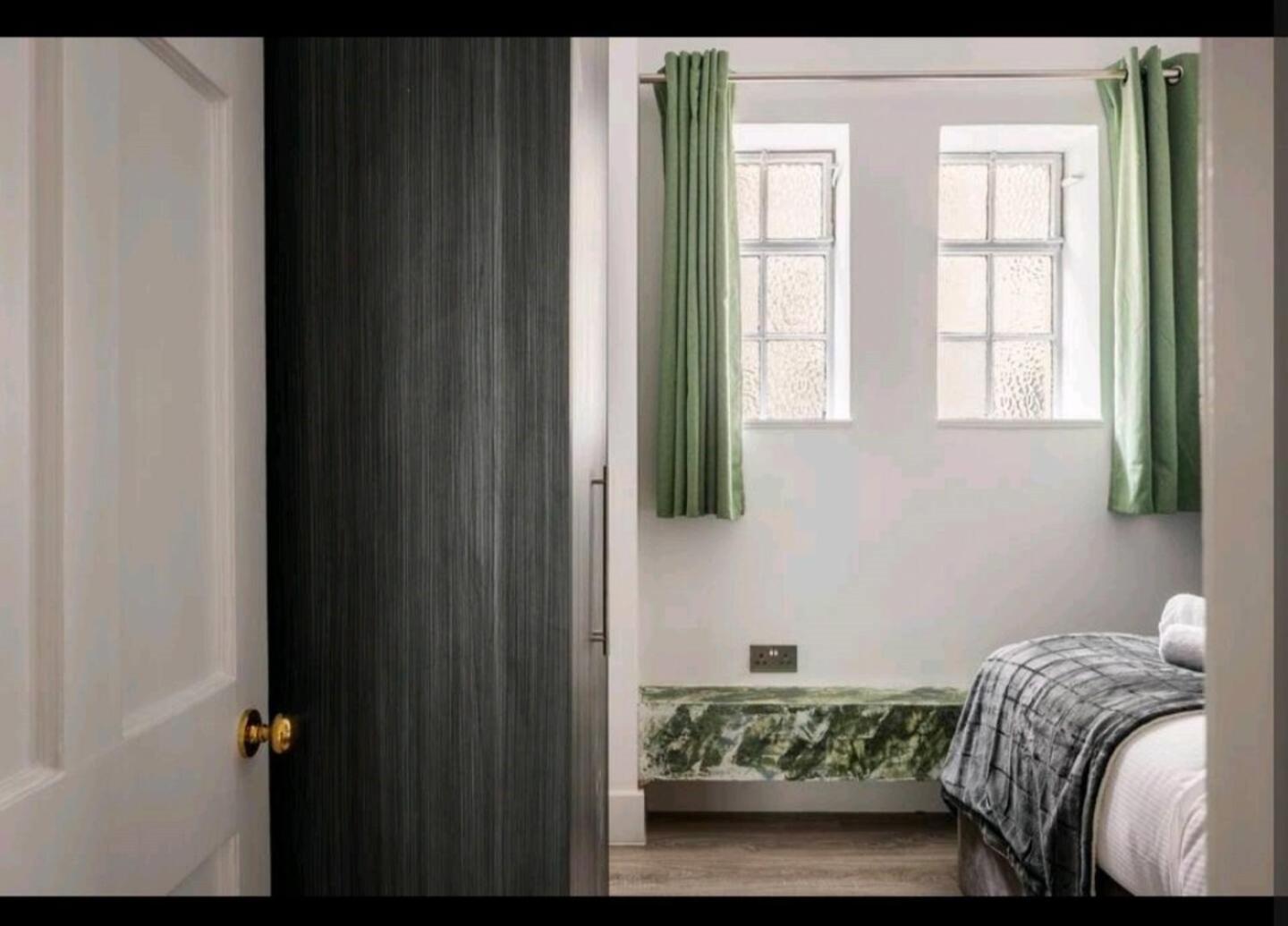 Apartment Luxury 4 Bed Knights Bridge