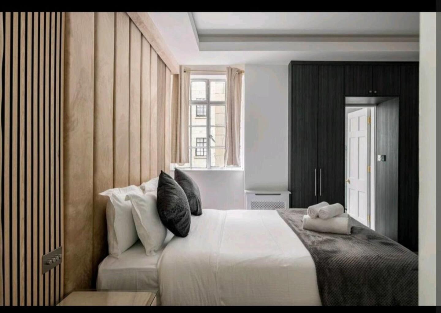 Luxury 4 Bed Knights Bridge Apartment