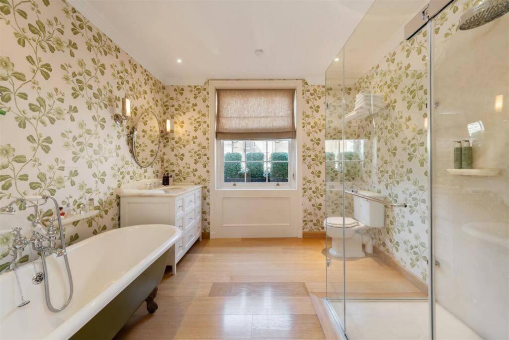 Apartment Elegantly Designed Belgravia Townhouse London