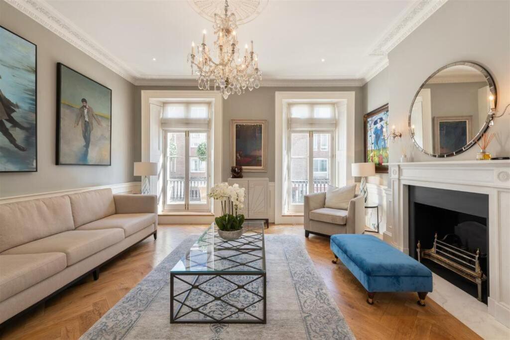 Elegantly Designed Belgravia Townhouse Apartment