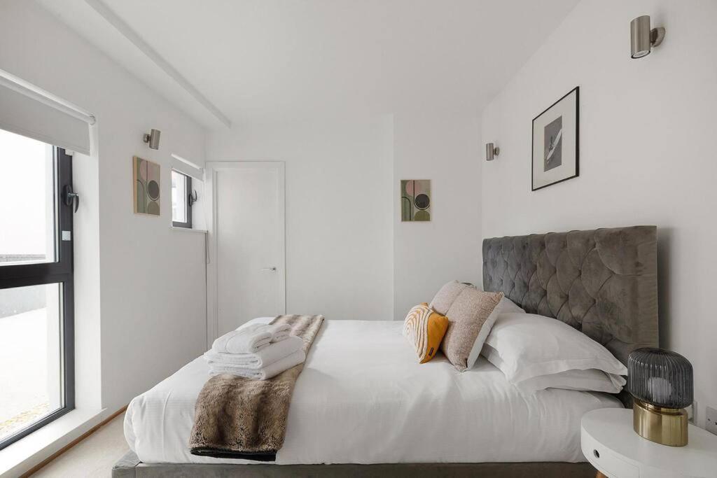 Appartement A Modern Two Bedroom Flat With Private Parking Londres