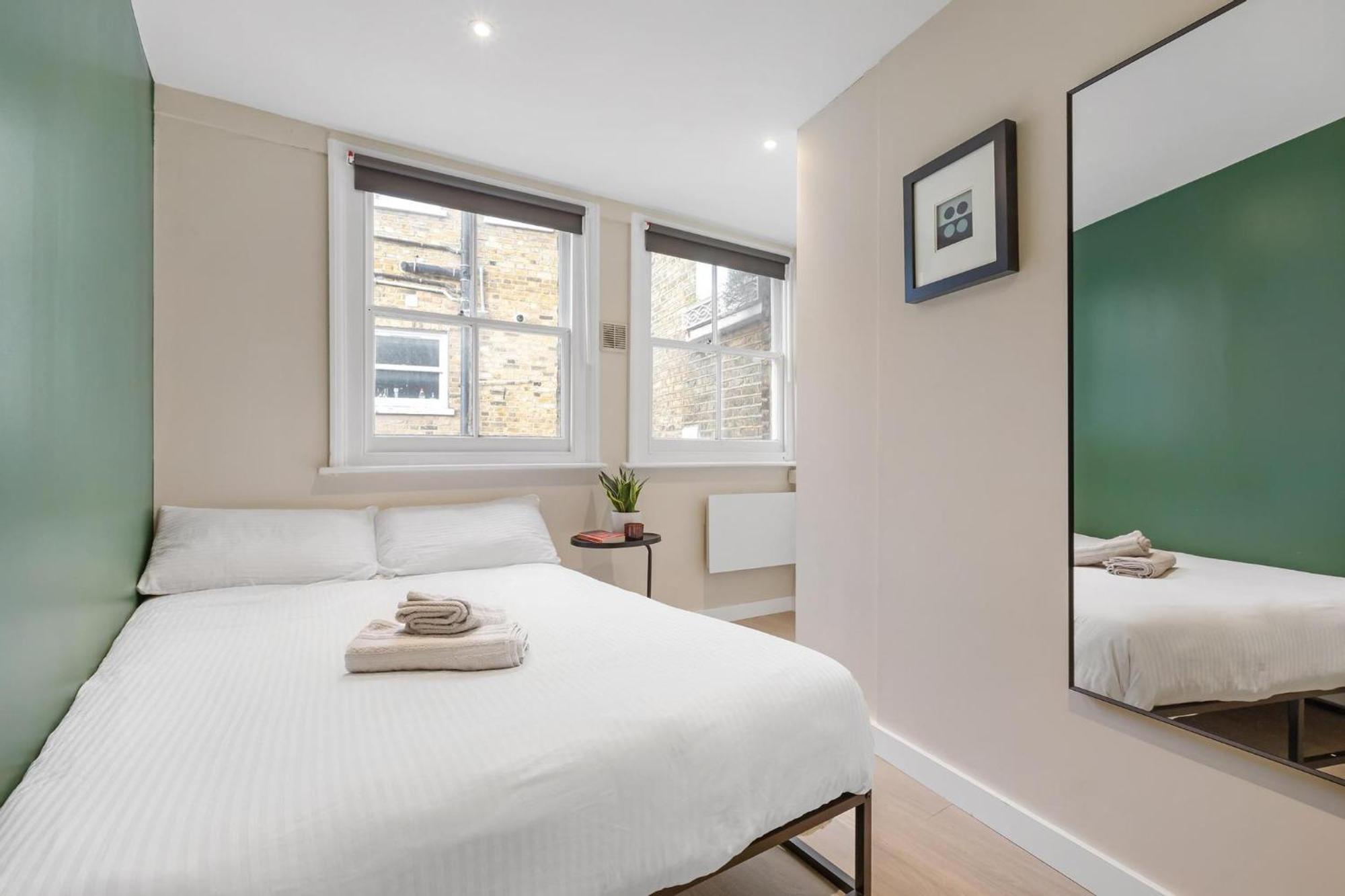 Quaint Mews In Chelsea *