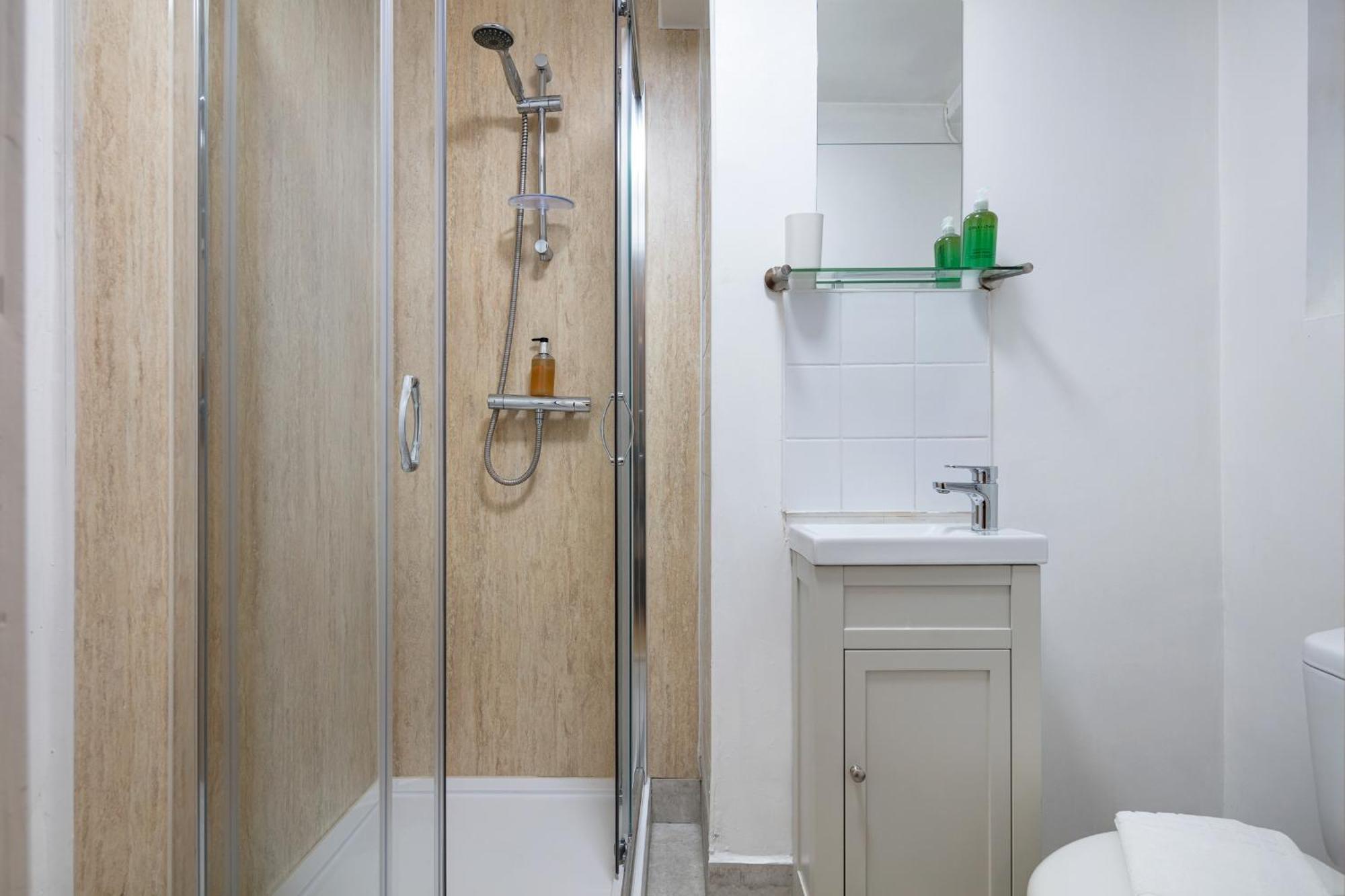 Elegant Kensington With Patio Londres
