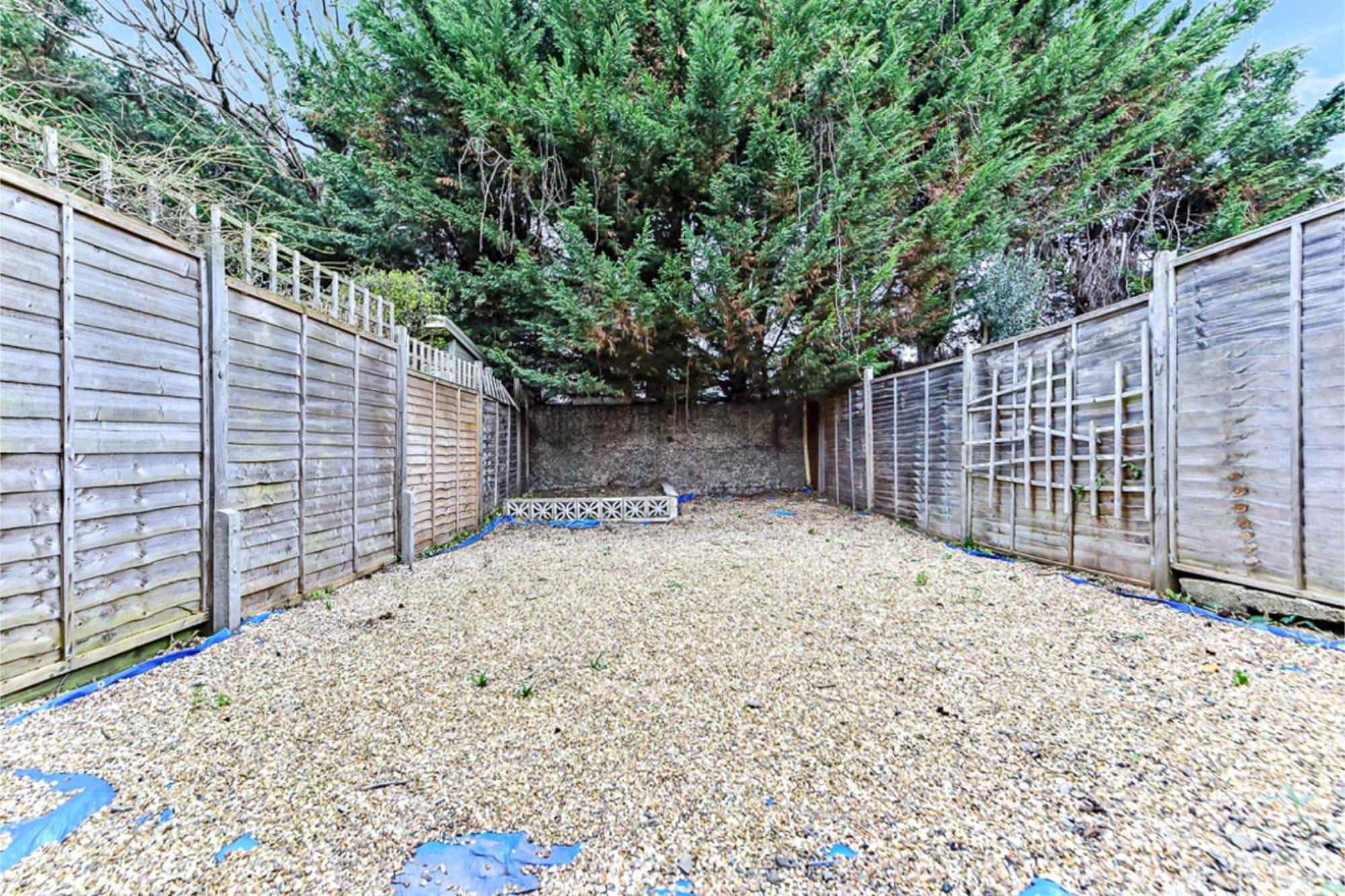 Stylish And Convenient 2bd Flat W/ Outdoor Space